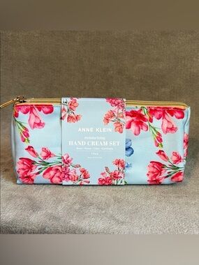 Anne Klein 3 piece set Hand Cream Gift Set Pouch